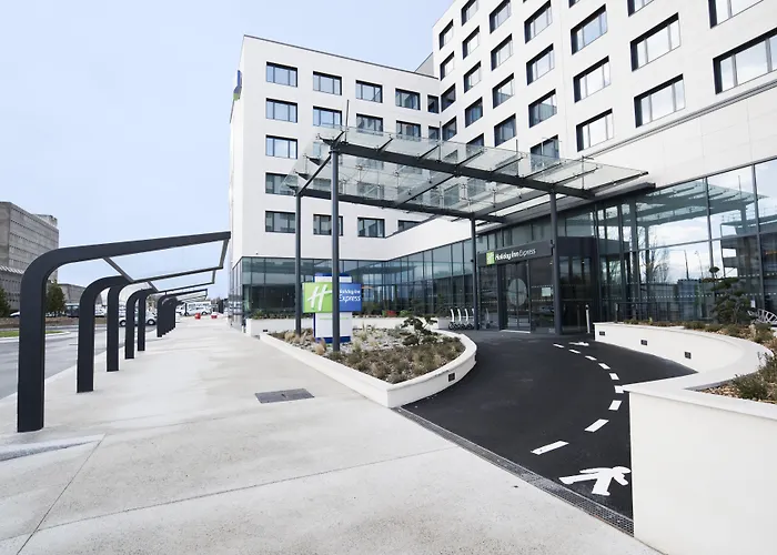 Hotel with view: Holiday Inn Express - Paris - Cdg Airport By Ihg